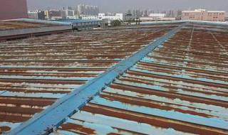 彩钢瓦下雨响声很大怎么解决（彩钢瓦下雨声音太大怎么办）