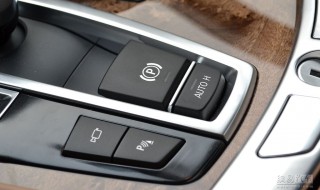 2007宝马740电子机油尺怎么看（宝马740的机油标尺在哪里）