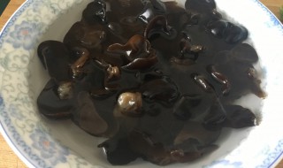如何快速泡洗木耳（泡木耳放什么洗的干净）