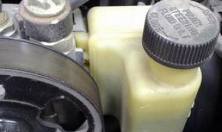 助力油管漏油还能开吗（助力油管漏油危险吗）