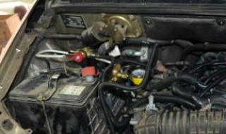 五菱荣光挂挡有时加不起油是为什么（五菱荣光加不起油是什么问题）