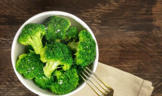 西兰花粥怎么做给宝宝吃 西兰花粥怎么做给宝宝吃视频