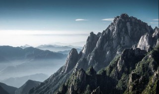 一揽众山小出自哪首诗 一揽众山小是哪首诗