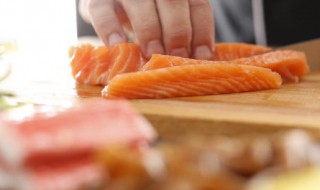 三文鱼小孩吃怎么做（三文鱼小孩吃怎么做7岁）