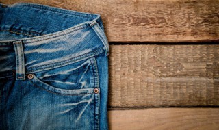 牛仔裤洗了为什么感觉很紧(牛仔裤洗了为什么感觉很紧呢)