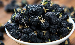 黑枸杞和什么一起泡水好（黑枸杞和什么一起泡水最好）