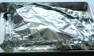 烤箱用的锡纸是一次性的吗 烤箱用的锡纸是一次性的吗有毒吗