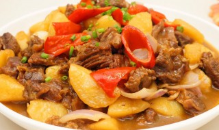 土豆烧羊肉的简单做法（土豆烧羊肉的家常做法）
