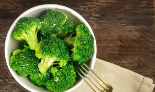 西兰花怎么做给宝宝吃(西兰花怎么做给宝宝吃有营养)
