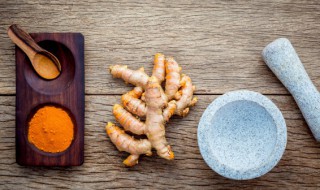 姜丝炒墨鱼怎么做（如何炒墨鱼丝）