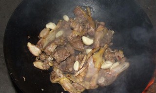 湖南柴火鸭制作方法（湖南秘制鸭的制作方法）