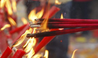 晚上几点之后不宜上香（晚上几点之后不宜上香给祖先）