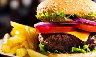 高血压不宜吃什么（血压高不宜吃什么东西）