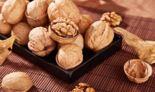 女人吃核桃的十大功效及禁忌（女人吃核桃的坏处）