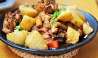 怎样做土豆炖鸡（土豆炖鸡块怎么炖好吃又简单）