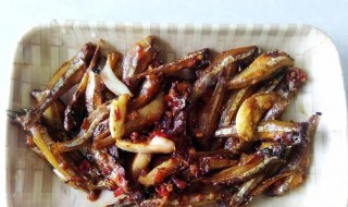 美味好吃的香爆小丁鱼的做法（美味好吃的香爆小丁鱼的做法视频）