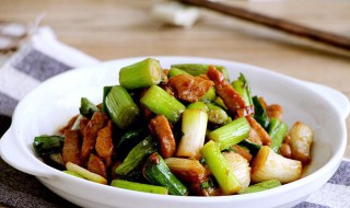 青蒜炒肉的家常做法?（青蒜炒肉窍门）