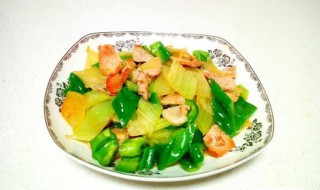 莴笋青椒炒肉片的家常做法?（红椒莴笋炒肉片的家常做法）