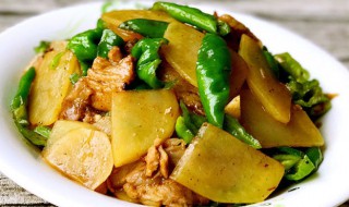 尖椒土豆片的做法 西红柿尖椒土豆片的做法