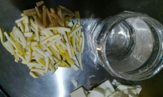 如何用柚子皮做环保洗洁精(怎样用柚子皮制作洗洁精)