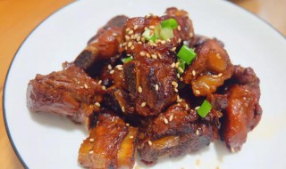 西红柿红烧排骨的家常做法?（西红柿红烧排骨最简单的做法）