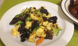 肉炒青椒木耳炸土豆片的做法 肉炒青椒木耳炸土豆片的做法窍门