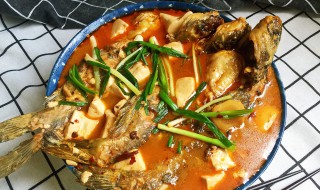 黄焖鱼头的做法?(黄焖鱼头的做法视频教程)