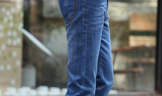 夏季如何保养牛仔裤（夏季如何保养牛仔裤不掉色）