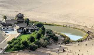 月牙泉为什么不干涸 鸣沙山月牙泉景色描述