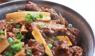 菜干焖鸭怎么做（菜干焖鸭怎么做好吃窍门）