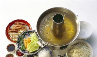 火锅的锅怎么挑选（家用火锅的锅选多大的）