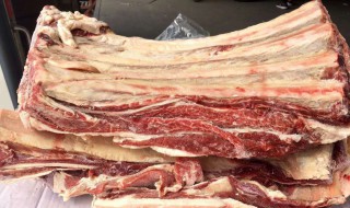 怎么挑选牛骨(怎么挑选牛骨头好坏)