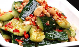 红辣椒青瓜怎么做（青瓜如何跟辣椒腌制方法）