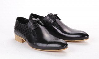 四眼皮鞋系鞋带的方法 两个眼皮鞋怎么穿鞋带