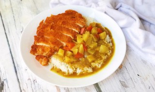 咖喱盖浇饭怎么做的（咖喱盖浇饭怎么做的）