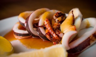 怎么做蒜香鱿鱼好吃（怎么做蒜香鱿鱼好吃又简单）