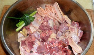 老鸭一只十斤怎么做（一只十斤的鸭子）