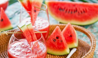 劈开西瓜的技巧 劈开西瓜的技巧视频