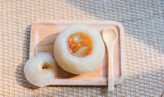 银耳炖雪梨怎么做 冰糖银耳雪梨汤的功效与禁忌