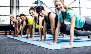 仰卧起坐技巧教学1分钟(仰卧起坐技巧教学1分钟)