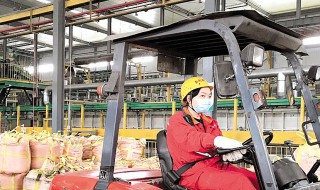 叉车过窄门技巧 叉车过窄门技巧视频