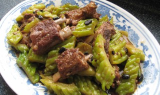 豆豉排骨烧苦瓜怎么做（豆豉排骨烧苦瓜怎么做好吃）