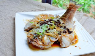 豉油王蒸鲈鱼怎么做（豉油蒸鲈鱼的做法窍门）