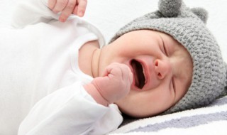 宝宝拍嗝正确方法和技巧（宝宝拍嗝正确方法和技巧视频）