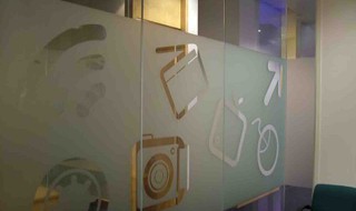 去除玻璃广告贴字技巧(去除玻璃广告贴字技巧图解)