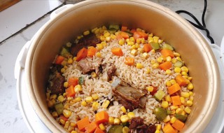 煮好的米饭做焖饭怎么做 煮好的米饭做焖饭怎么做才好吃