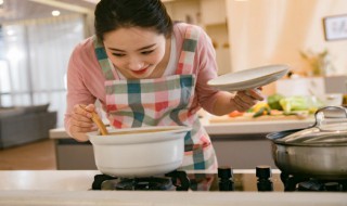 老鸭汤和笋干怎么做（老鸭汤和笋干怎么做才好吃）