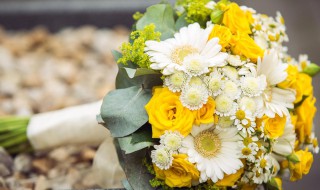 鲜花包装有底座花束教程 花束底座怎么包