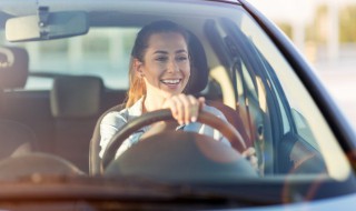 停车入库方向盘技巧 停车入库方向盘技巧视频