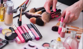 简单韩国女生妆容教程（简单韩国女生妆容教程图）